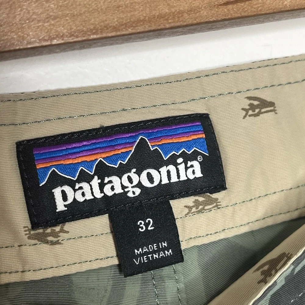 Patagonia Wavefarer Board Shorts Mens 32 Green Tiki Geometric Print Unlined